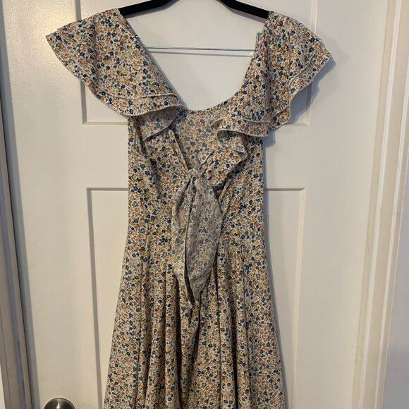 Cute flowery summer dress. - Picture 2 of 3